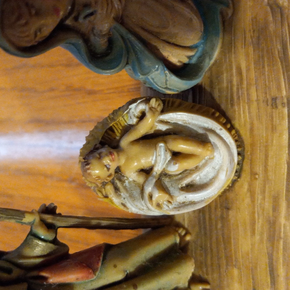 Beautiful miniature Nativity scene rubber like material. 4" - Picture 3 of 5